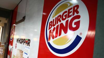 Jakub Porzycki - Lawsuit alleges Burger King sandwich sizes in ads mislead customers - fox29.com - state Florida - Poland