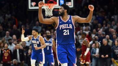 Joel Embiid - Embiid scores 44 as Sixers beat Cavs to clinch playoff spot - fox29.com - state Ohio - county Cleveland - county Cavalier - county Lamar