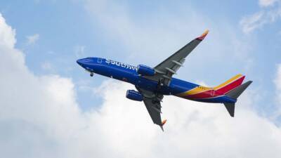 Airlines - Southwest passenger arrested for masturbating 4 times during flight - fox29.com - New York - city Seattle