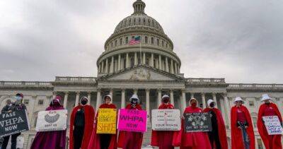 Joe Biden - Kamala Harris - Joe Manchin - U.S. Senate fails to pass abortion rights bill, leaving future of Roe v. Wade bleak - globalnews.ca - Usa
