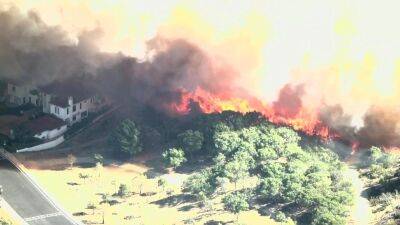 Coastal Fire: Blaze sweeps through Laguna Hills area, evacuations ordered for parts of OC - fox29.com - county Orange