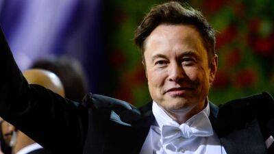Elon Musk - Elon Musk: Twitter deal 'can't move forward' until company proves spam numbers - fox29.com - city New York