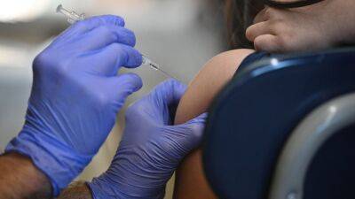 Vaccines could have prevented at least 318K COVID-19 deaths in the US, study says - fox29.com - New York - Usa