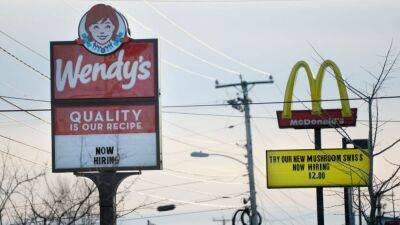 Patrick - Wendy's, McDonald's lawsuit claims burger ads mislead consumers on patty sizes - fox29.com - New York - Usa - city New York - county King - city Portland
