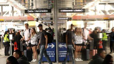 Airlines - Thousands of flight cancellations kick off Memorial Day weekend - fox29.com - New York - Los Angeles - city Los Angeles - city Atlanta