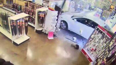 Close call: Car barrels into Arizona beauty shop, driver arrested on unrelated warrant - fox29.com - state Arizona