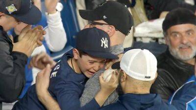 Young Yankees diehard in tears after Blue Jays fan hands over home run ball - globalnews.ca - New York - city New York - county Centre - county Rogers