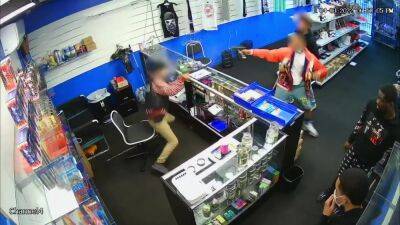 VIDEO: Gun battle erupts after store employee returns fire on would-be robbers - fox29.com - county Los Angeles - city Wilmington