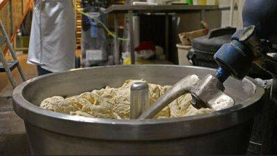 Woman dies after getting stuck in industrial bread mixing machine for over an hour - fox29.com - New York - state North Carolina - state Virginia