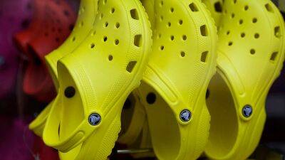 Crocs offering free clogs to healthcare workers as COVID-19 pandemic continues - fox29.com - Los Angeles - state Colorado
