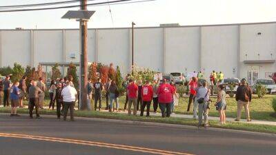 'Broken promises': Amazon workers walk out at Bellmawr warehouse, demand changes - fox29.com - state New Jersey - Jersey