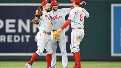 Philadelphia Phillies - Bryce Harper - Kyle Schwarber - Obstruction call helps Philadelphia Phillies sweep Nationals for 14th win in 16 - fox29.com - Washington