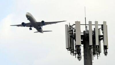 Patrick - Airlines - Verizon, AT&T agree to delay some 5G service over airline concerns - fox29.com - Los Angeles