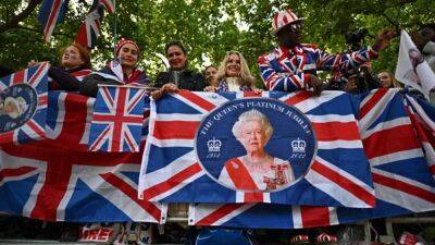 Queen Elizabeth II Platinum Jubilee: British monarch celebrates 70-year reign - fox29.com