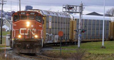 CN Rail signals, communications employees walk off job across Canada - globalnews.ca - Canada