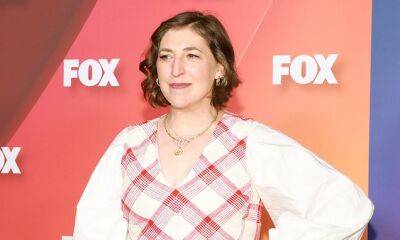 Jeopardy! host Mayim Bialik announces she has tested positive for COVID-19: 'It's no joke over here' - dailymail.co.uk
