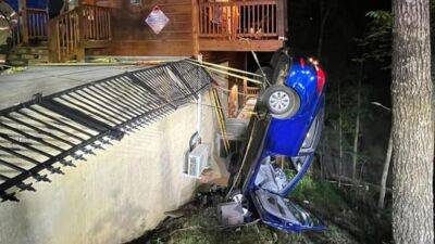 Driver and dog safely rescued from dangling car in Tennessee - fox29.com - state Tennessee