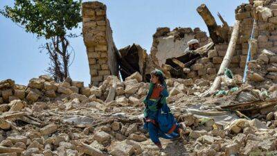 News Agency - Afghans bury dead, dig for survivors after earthquake kills 1,000 - fox29.com - Afghanistan
