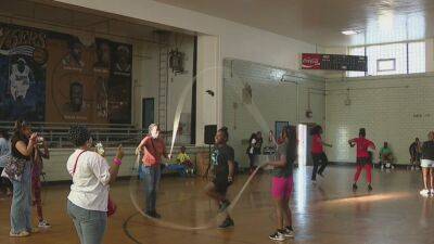 Philadelphia police hold jump rope contest for kids - fox29.com