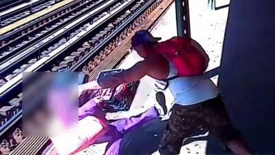 Kathy Hochul - Eric Adams - Video shows attacker shoving woman onto subway tracks in the Bronx - fox29.com - New York - city New York - Britain - city Brooklyn - county Bronx