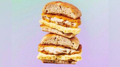 Starbucks pulls new chicken sandwich from menu due to ‘quality standard’ concerns - fox29.com - New York - city Sandwich