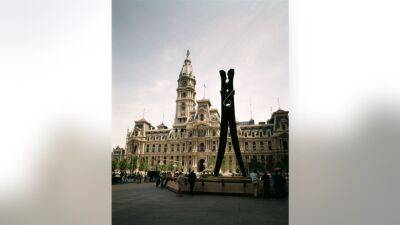 Maker of 'Clothespin' sculpture in Philadelphia, pop artist Claes Oldenburg, dies at 93 - fox29.com - New York - Los Angeles - city Philadelphia - county Hall - city Chicago - city Manhattan - county Early