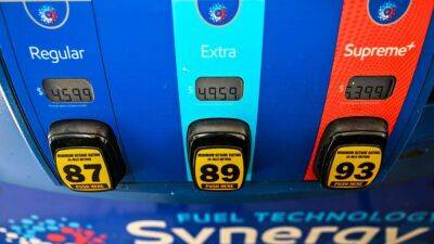 Average US gasoline price falls 32 cents to $4.54 per gallon - fox29.com - Usa - Los Angeles - state Louisiana - city Baton Rouge, state Louisiana