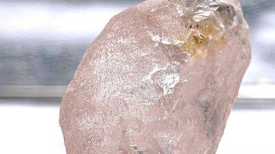 Miners unearth rare pink diamond in Angola, believed to be largest found in 300 years - fox29.com - Britain - Australia - South Africa - Angola - city Johannesburg