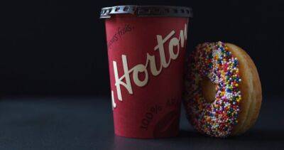 Tim Hortons - Tim Hortons to offer free coffee, doughnut to app users involved in privacy lawsuit - globalnews.ca - Britain - county Ontario