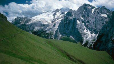 Alpine glacier breaks loose, kills at least 5 hikers on popular trail - fox29.com - Italy