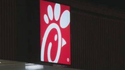North Carolina Chick-fil-A faces backlash for offering to pay ‘volunteer’ workers in chicken sandwiches - fox29.com - state North Carolina - state Virginia