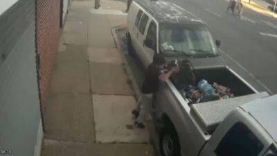 Police: Man caught loading truck with stolen items in broad daylight in Point Breeze - fox29.com - Washington