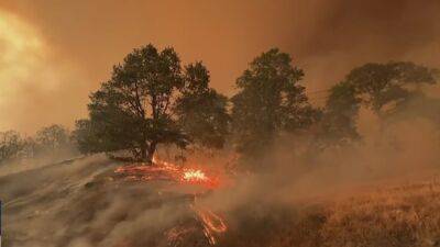 2 found dead in car as crews battle largest California wildfire in Siskiyou County - fox29.com - state California - state Oregon