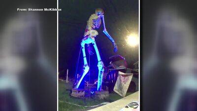 Watch: Thieves use car to tear down, steal 12-foot skeleton decoration from NJ home - fox29.com - state New Jersey