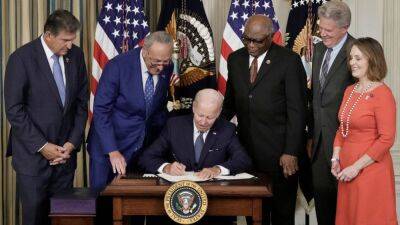 Joe Biden - Joe Manchin - What's in the Inflation Reduction Act? Health care, climate change goals become law - fox29.com - Usa - Washington