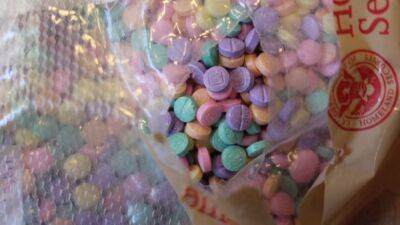 Thousands of 'rainbow fentanyl' pills seized as authorities warn of possible new 'trend' targeting kids - fox29.com - Usa - state Arizona - state Oregon - city Portland