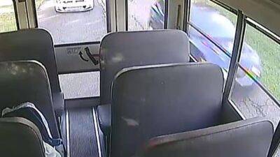'Could've been a real tragedy': Fleeing criminal speeds past stopped school bus in Pottstown, police say - fox29.com - county Day - state Pennsylvania - county Chester