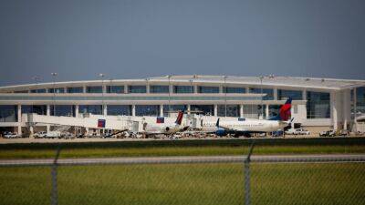 Airlines - Baggage handler killed after hair gets tangled at New Orleans airport - fox29.com - state Louisiana - parish Orleans - county Armstrong - county Ida - county Jefferson