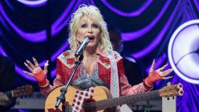 Mike Dewine - Dolly Parton - Ohio declares Aug. 9 as Dolly Parton Day in celebration of singer's free book program - fox29.com - Usa - state West Virginia - Britain - Ireland - Australia - Canada - county Day - state Ohio - state Texas - Columbus, state Ohio - Austin, state Texas