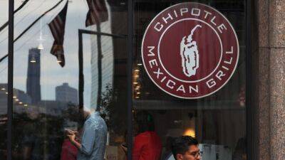Michael M.Santiago - Chipotle removes this food order option after workers call out cheap burrito hack - fox29.com - city New York - city Santiago