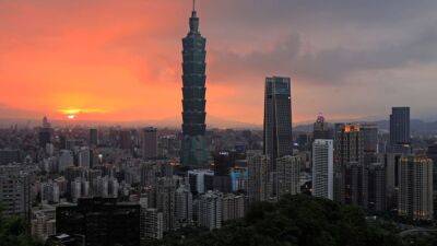 News Agency - 1 killed in 6.8 earthquake that shook Taiwan, trapping people and derailing trains - fox29.com - Taiwan - county Orange