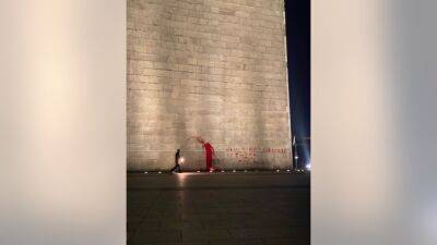 Katie Barlow - Vandal defaces Washington Monument - fox29.com - Washington - city Washington