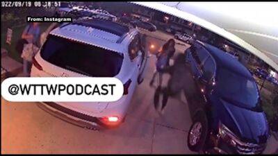 Caught on Camera: Armed suspect carjacks mom, teen daughter outside Philadelphia home - fox29.com - Santa Fe