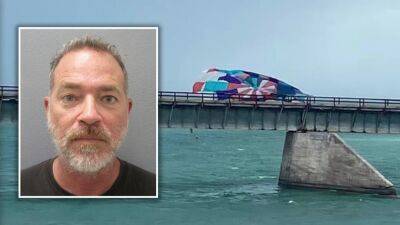 Florida boat captain charged with manslaughter in parasailing accident that killed Illinois mother - fox29.com - state Illinois - state Florida - county Monroe - county Marathon