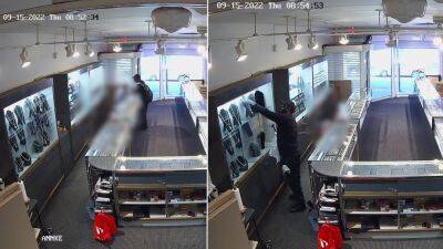 Video: Delaware jewelry store owner brutally beaten by armed robbery suspect - fox29.com - Usa - state Delaware - city Wilmington, state Delaware