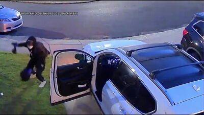 Suspect accused of carjacking family in Philadelphia driveway arrested, sources say - fox29.com - city Philadelphia - Santa Fe