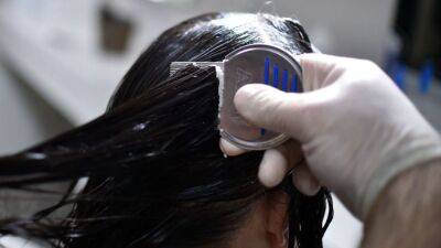 Kids with head lice shouldn’t be sent home from school, new AAP guidance says - fox29.com - Usa
