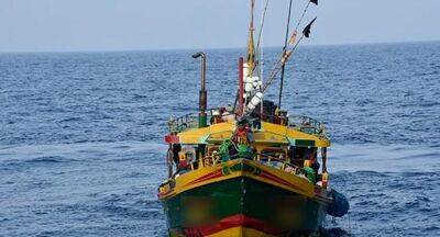 Colombo Harbour - Drug smugglers nabbed by Navy on the high seas, brought to Colombo - newsfirst.lk - Sri Lanka