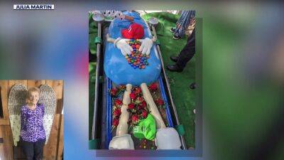 Williams - Late Arizona teacher had an M&M style casket for her funeral - fox29.com - state Arizona