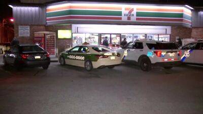 South Philadelphia - Woman shoots at store clerk during 7-Eleven hold-up in South Philadelphia, police say - fox29.com - Washington